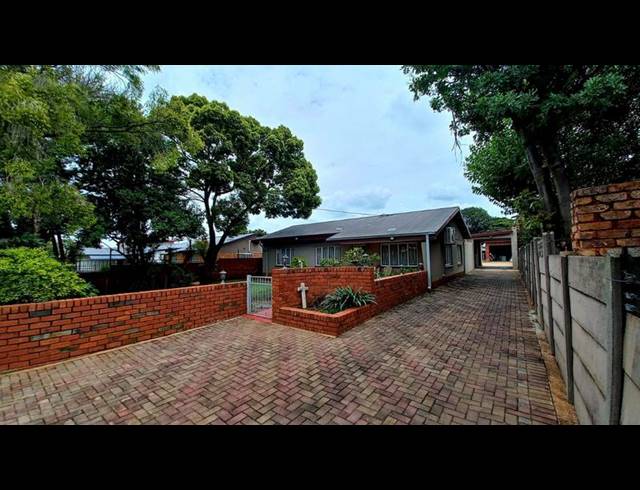 4 BEDROOM HOUSE FOR SALE IN BOOYSENS